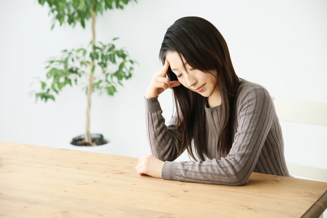 ストレスを感じる女性